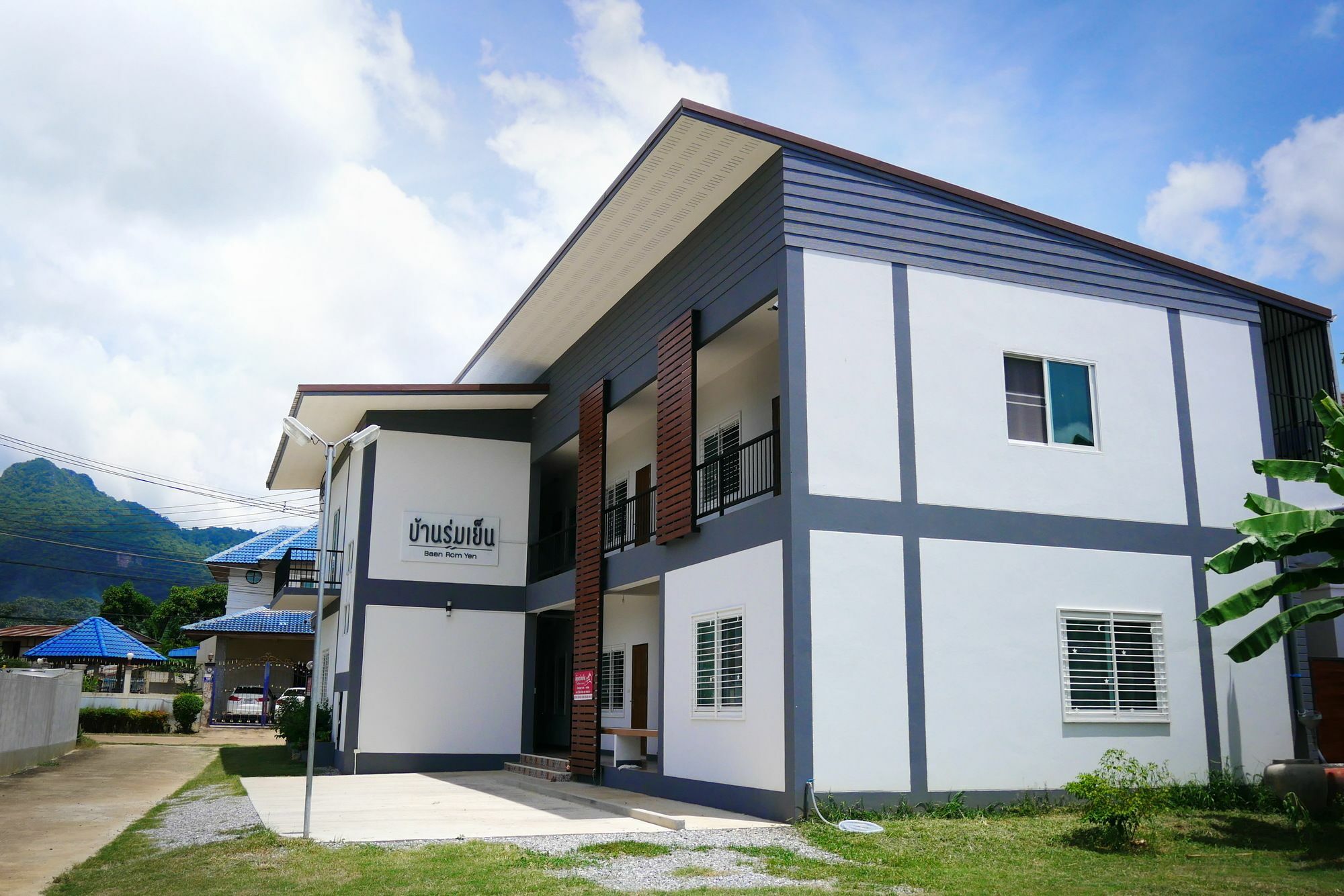 Bann Rumyen Klang Dong Phayayen Exterior foto